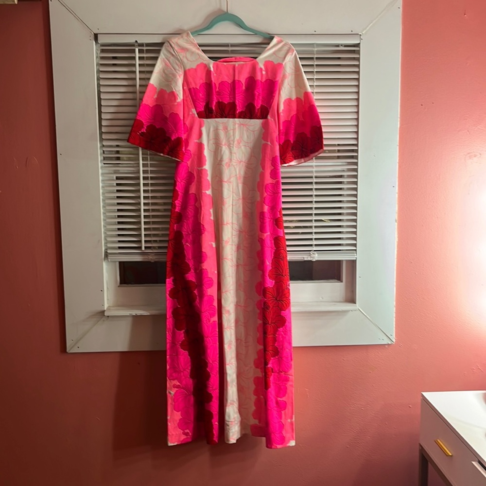 Vintage Hawaiian print maxi dress.